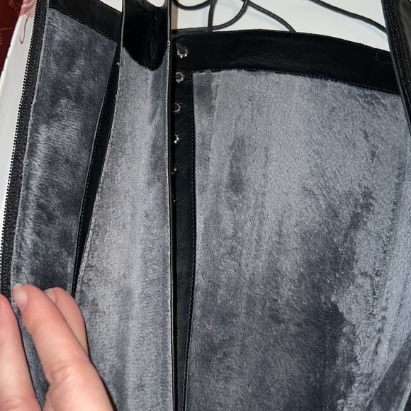 NEVER WORN NIB Size 5 knee high heeled boots, Genuine leather - Picture 4 of 4